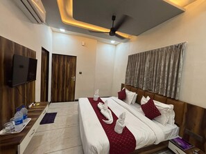 Habitación doble Deluxe | Espacio para trabajar con laptop y wifi gratis