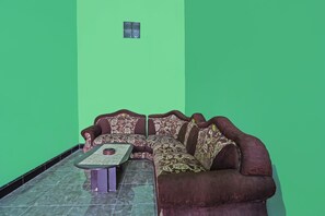 Lobby sitting area - SPOT ON 92475 Rc Homestay Syariah (Banyuwangi)