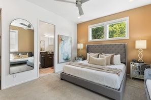 3 bedrooms, desk, iron/ironing board, free WiFi - Rooftop Patio w/ Parking - WALK to Belmont & 12 South (Nashville)