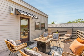 Outdoor dining - Rooftop Patio w/ Parking - WALK to Belmont & 12 South (Nashville)