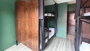Free WiFi - Nimman Nest Hostel & Cafe (Chiang Mai)