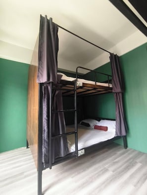 Free WiFi - Nimman Nest Hostel & Cafe (Chiang Mai)
