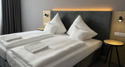HI Grand City Hotel