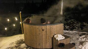 Cabin, 3 Bedrooms, Balcony, Mountain View | Outdoor spa tub