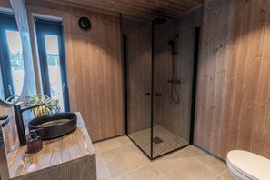 Cabin, 3 Bedrooms, Balcony, Mountain View | Bathroom