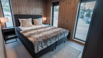Cabin, 3 Bedrooms, Balcony, Mountain View | 4 bedrooms
