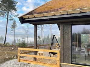 Huisje, 3 slaapkamers, balkon, uitzicht op bergen | Terras