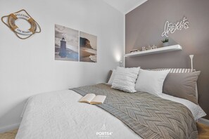 Travel cot