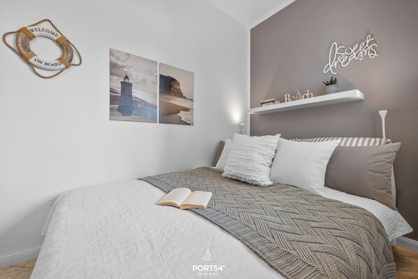 1 makuuhuone, vauvan matkasänky