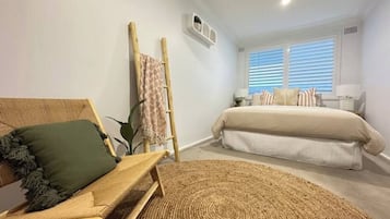 1 bedroom, iron/ironing board, internet, bed sheets