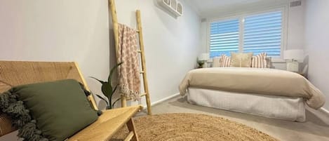 1 bedroom, iron/ironing board, internet, bed sheets