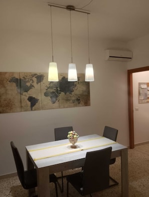 Dining - Calliope House, apartment in downtown Syracuse (Siracusa)