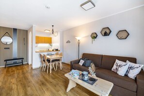 Fernseher, Tischtennisplatte