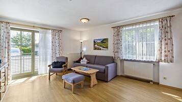 Fernseher, Tischtennisplatte