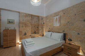 1 chambre, fer et planche à repasser, accès Internet