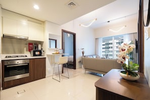 Deluxe Apartment, 2 Bedrooms, Lake View | Living area