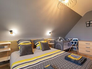 4 عدّة غرف نوم وخدمة الإنترنت