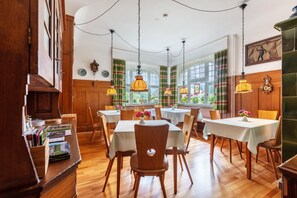 Dining - Double Room No. 4 with Mountain View, Shared Terrace and Wi-Fi (Dachsberg (Südschwarzwald))