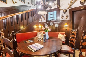 Dining - Double Room No. 4 with Mountain View, Shared Terrace and Wi-Fi (Dachsberg (Südschwarzwald))