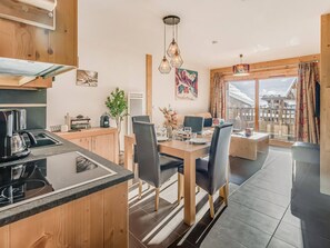 Fridge, microwave, dishwasher - Luxury apartment with balcony, WiFi included, at the foot of the slopes (Champagny-en-Vanoise)