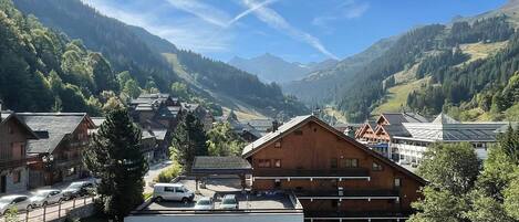 المنطقة المحيطة بالمنشأة