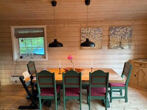 Cabin, 4 Bedrooms, Patio, Mountain View | Dining room