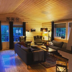Cabin, 4 Bedrooms, Patio, Mountain View | Living area