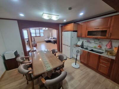 Relaxation and cosiness We show off our rooms.
10 minutes to the theme park!