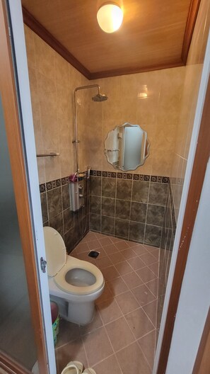 Shower, hair dryer, towels, soap - Relaxation and cosiness We show off our rooms.
10 minutes to the theme park! (Gumi)