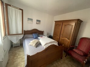 Room - Ground Floor T3 with Garden and Private Parking (Saint-Georges-de-Didonne)