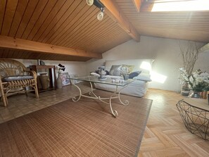 Living area - Ground Floor T3 with Garden and Private Parking (Saint-Georges-de-Didonne)