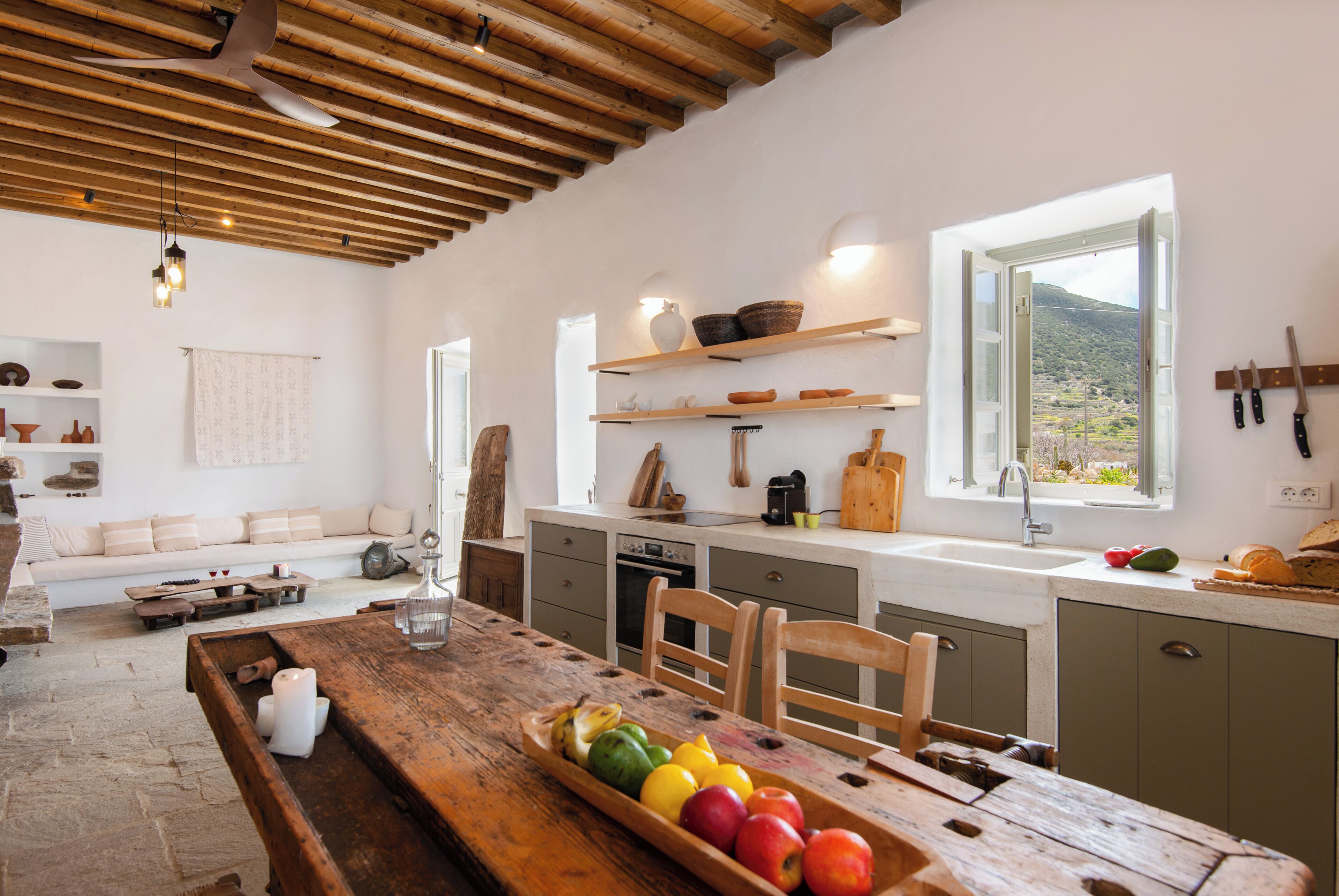 Een oven, een vaatwasser