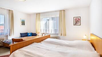 2 bedrooms, iron/ironing board, WiFi, bed sheets