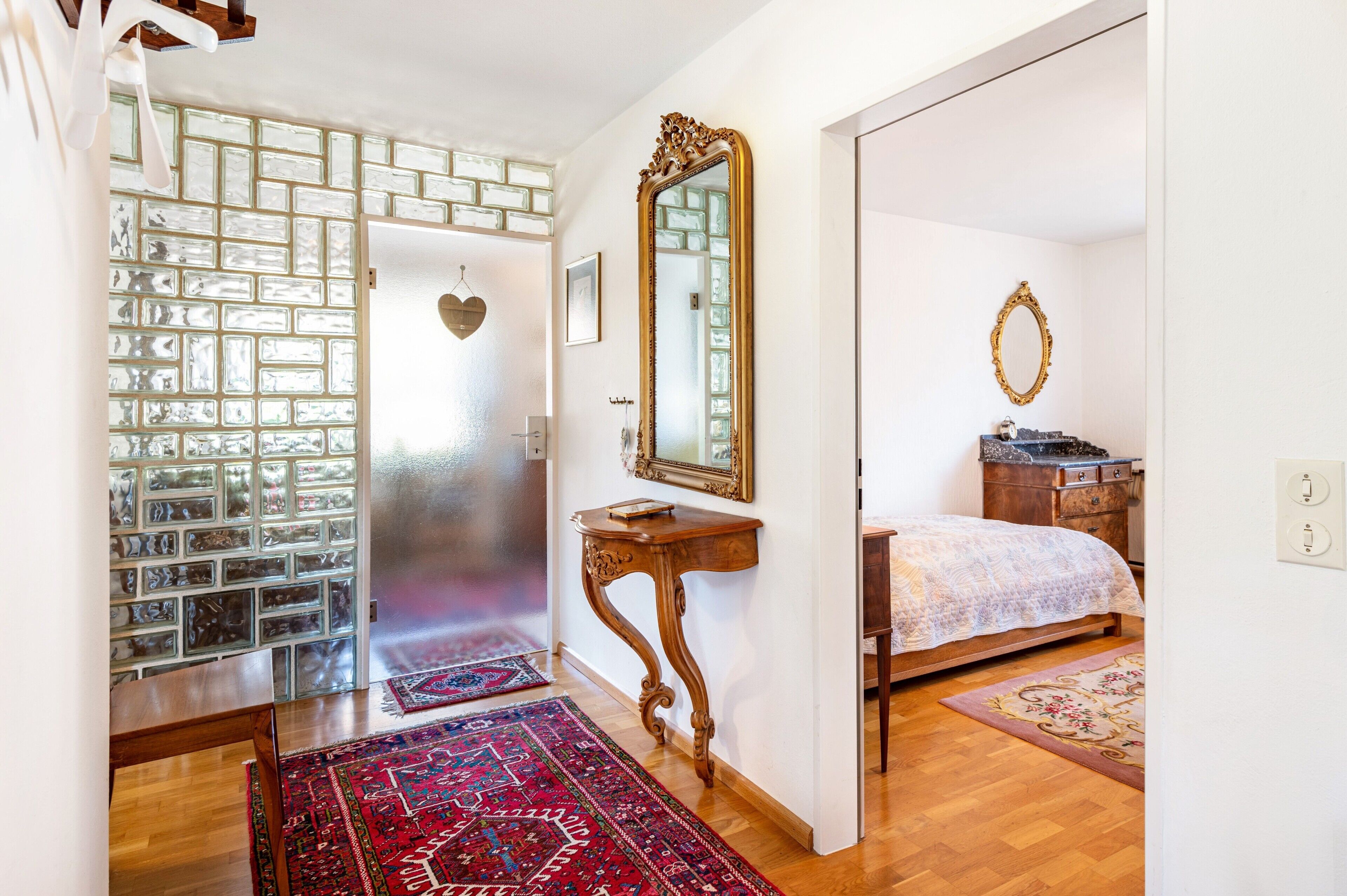 2 chambres, fer et planche à repasser, Wi-Fi, draps fournis