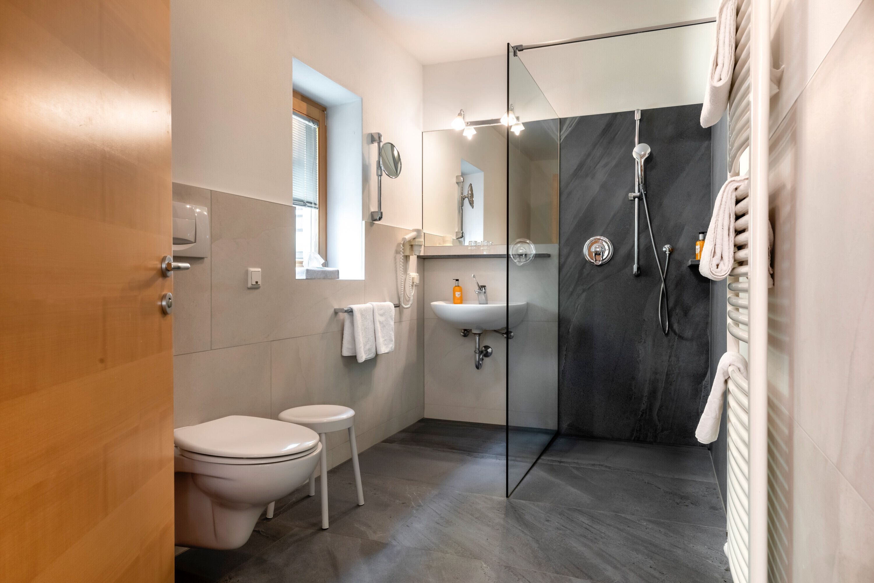 Doccia, asciugacapelli, asciugamani