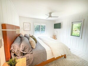 4 bedrooms, desk, free WiFi, bed sheets