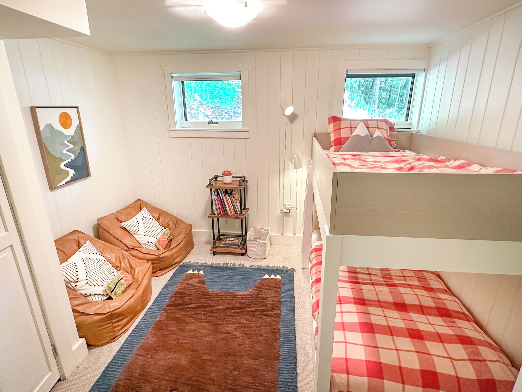 4 soverom, skrivebord, wi-fi (inkludert) og sengetøy