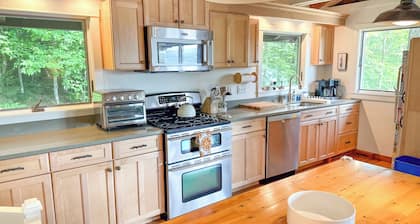 Chalet Valhalla with Hot Tub right next to Sugarbush Resort