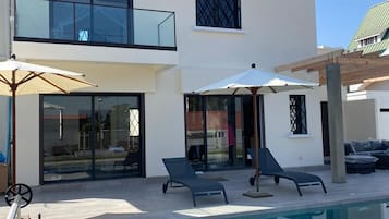 Piscina externa, piscina aquecida