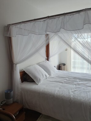 3 habitaciones, caja de seguridad en la habitación y escritorio 