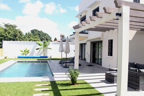 Outdoor pool, a heated pool