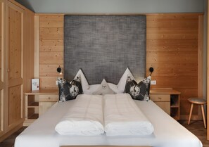 WiFi, bed sheets