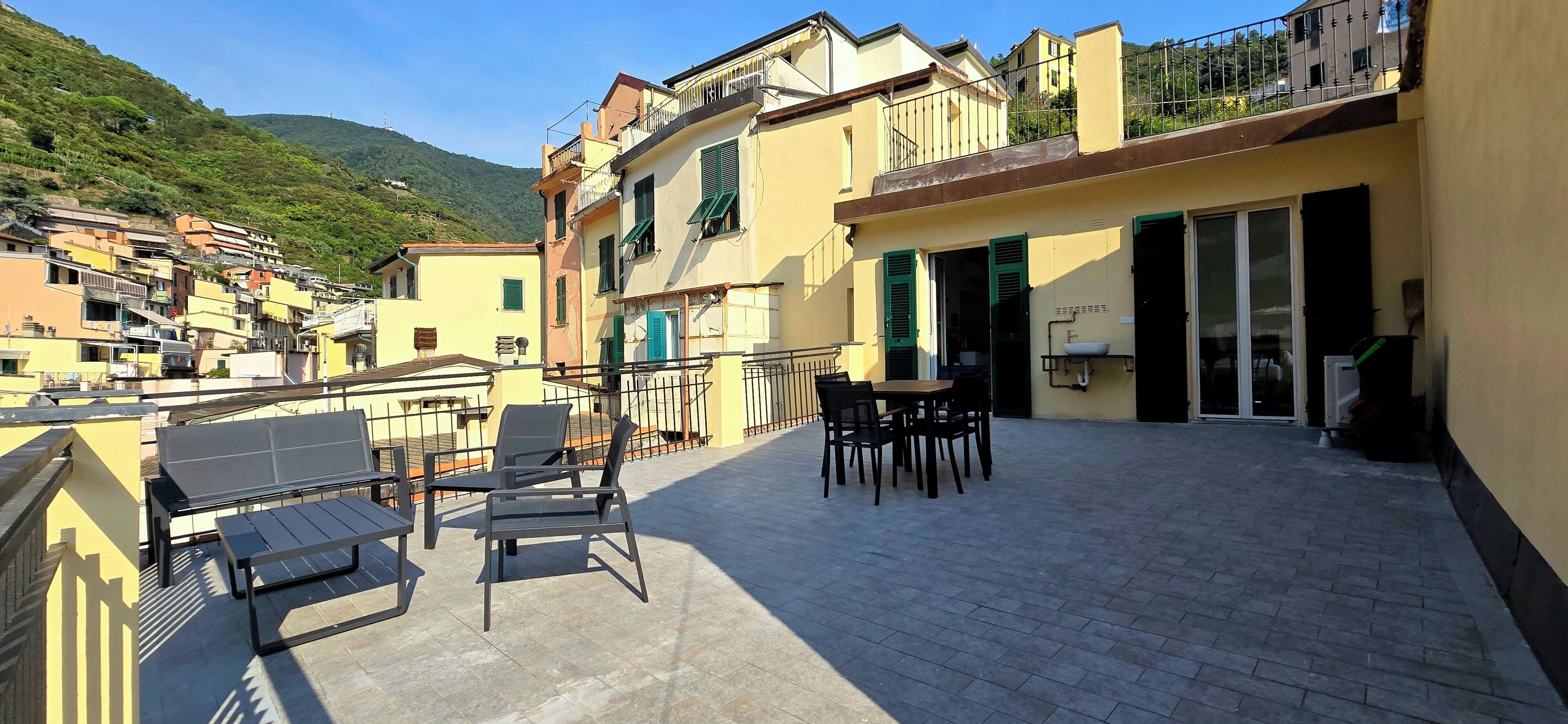 Luxury Penthouse, Sea View | Outdoor dining