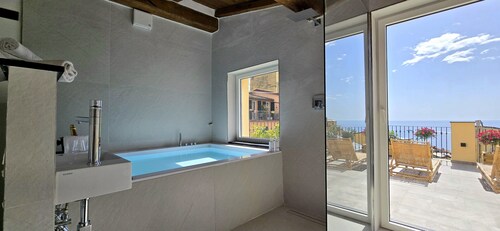 The Pirate's Penthouse- Bluchalet 