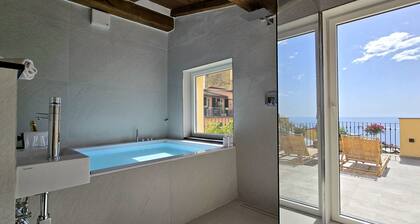 The Pirate's Penthouse- Bluchalet