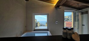 Interior - The Pirate's Penthouse- Bluchalet  (Riomaggiore)