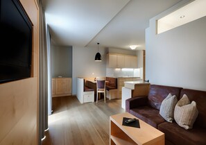 TV - Apartment 'Sonnenaufgang 3' with Mountain View, Shared Terrace and Wi-Fi (Malles Venosta)