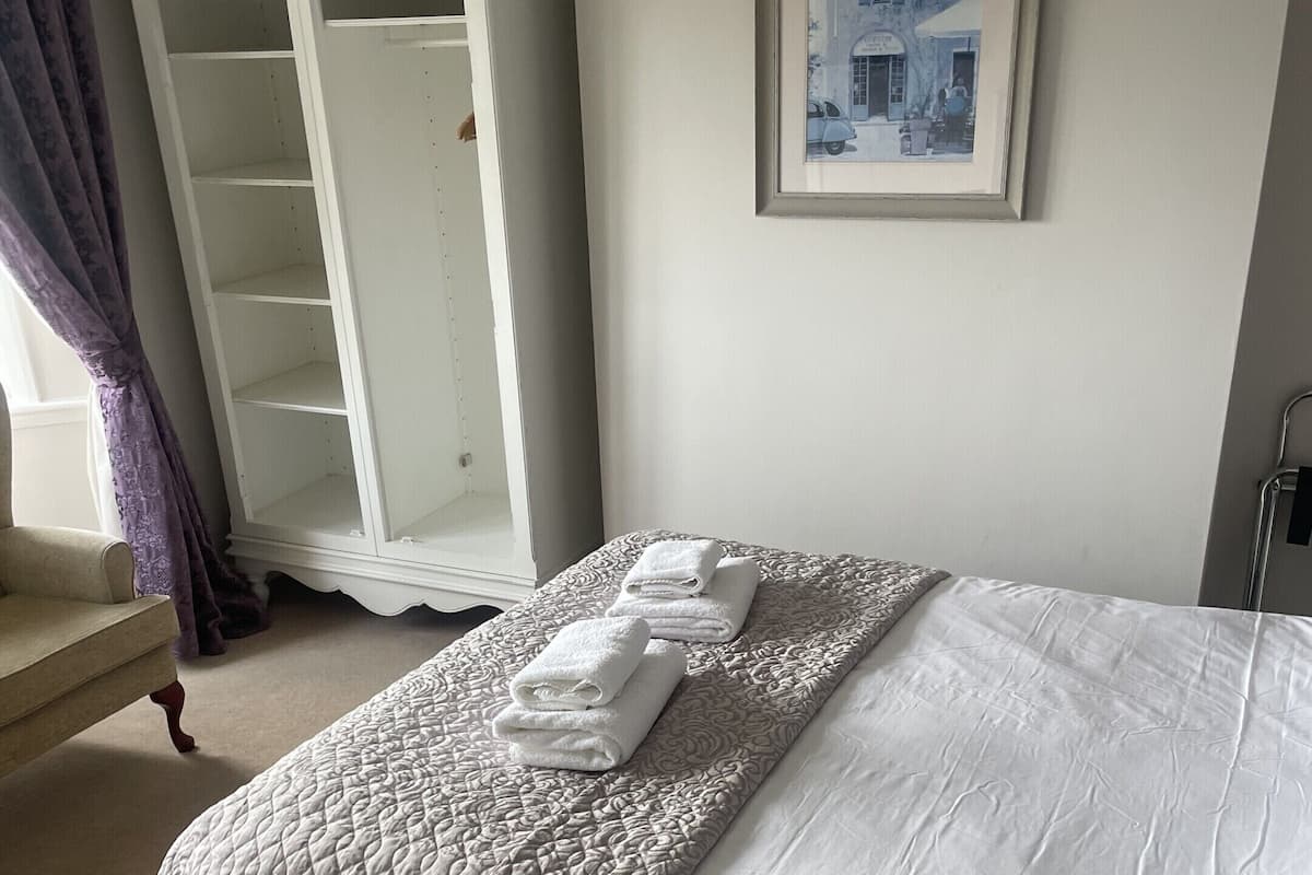 Doppelzimmer, mit Bad (Large) | Kostenloses WLAN
