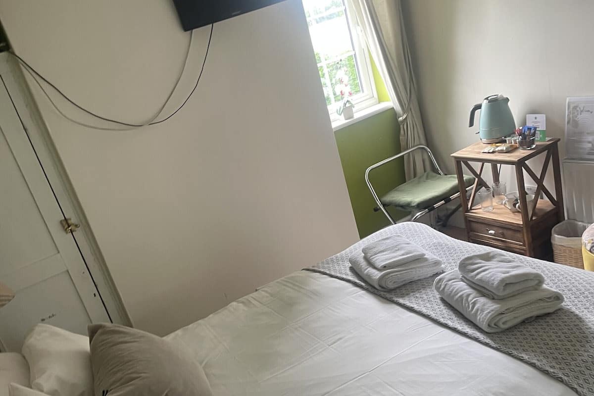 Doppelzimmer, mit Bad (Small) | Kostenloses WLAN