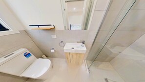 Douche, savon, shampoing, papier toilette